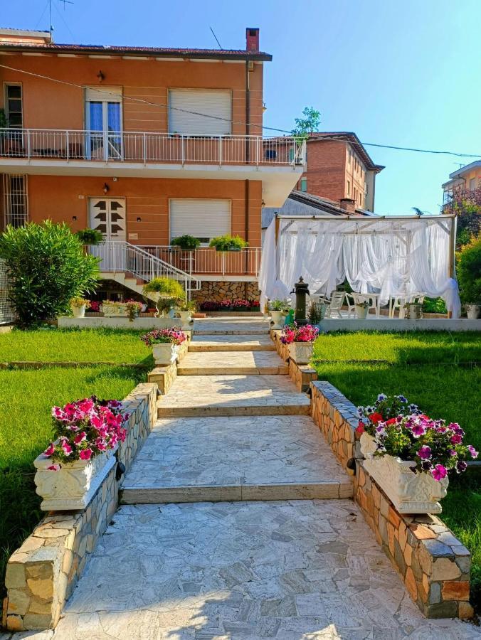 Отель Domus Чезена Экстерьер фото