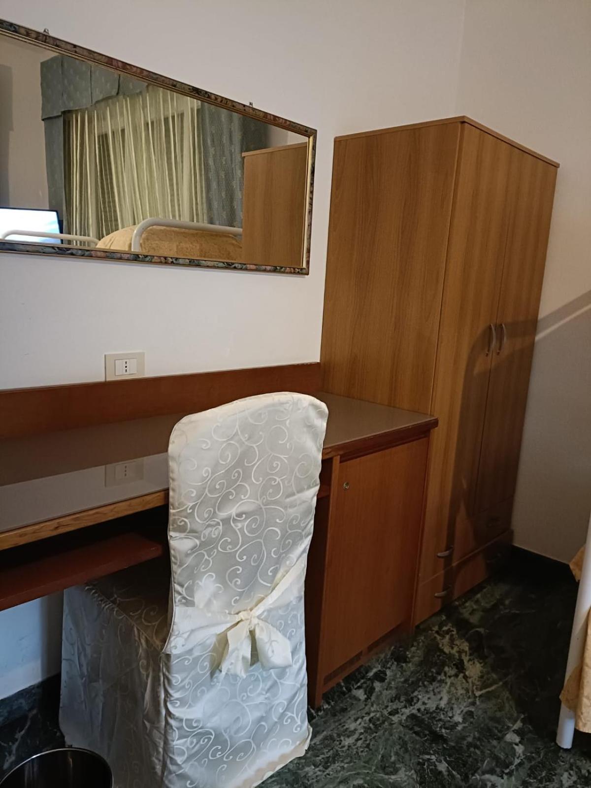 Отель Domus Чезена Экстерьер фото